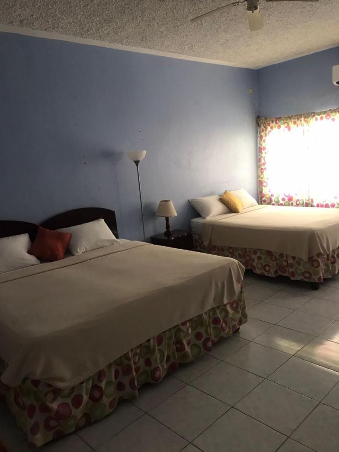 Tropical Court Hotel Montego Bay Exterior foto