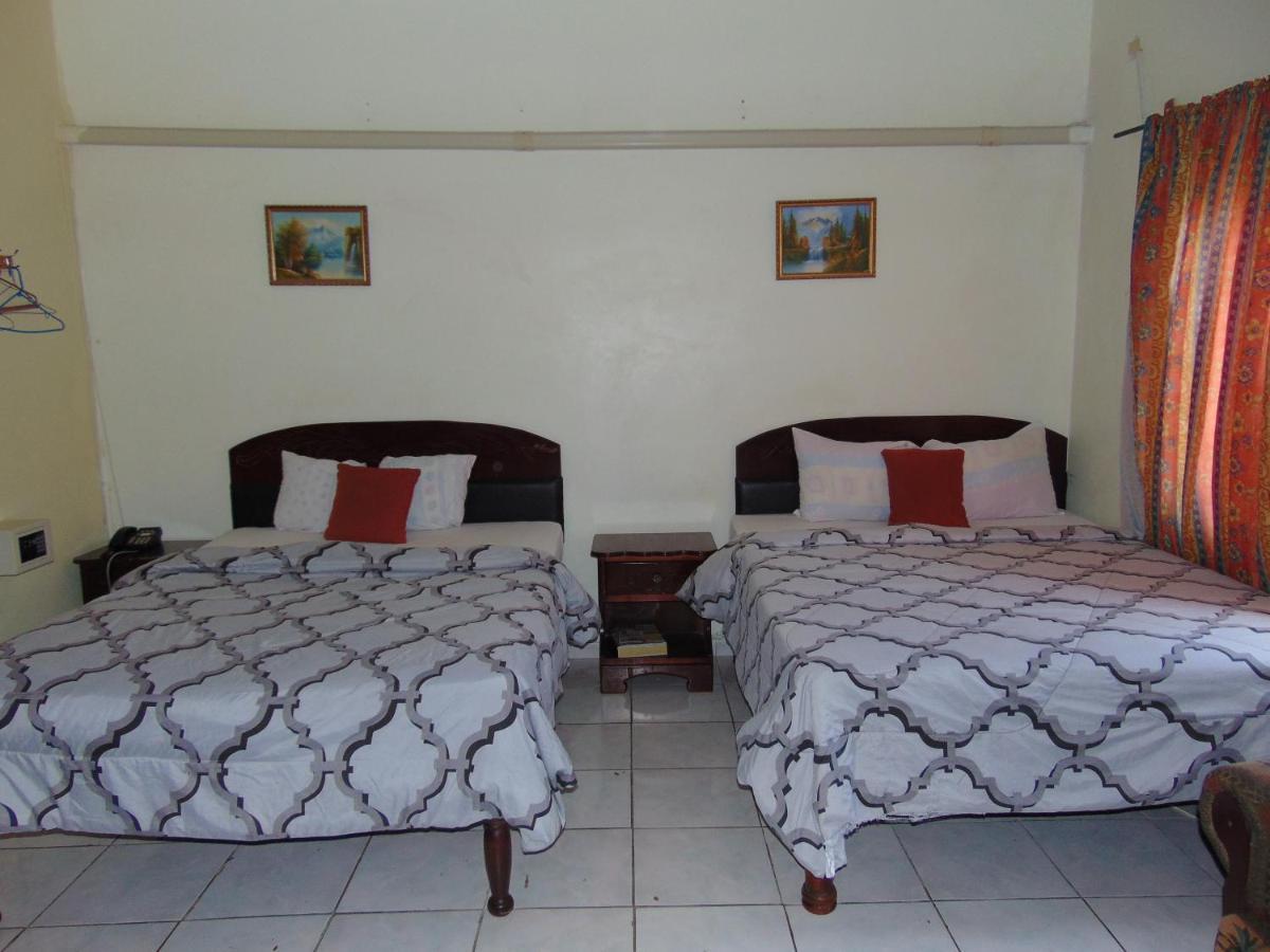 Tropical Court Hotel Montego Bay Exterior foto