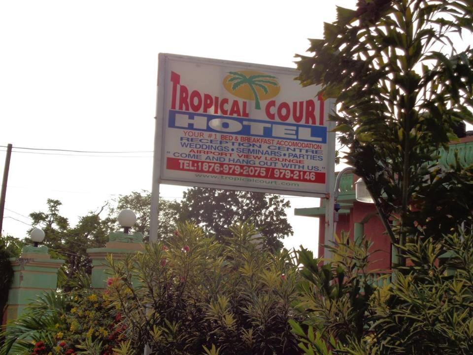 Tropical Court Hotel Montego Bay Exterior foto
