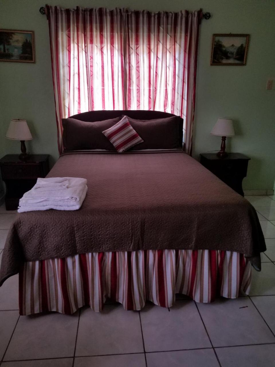 Tropical Court Hotel Montego Bay Exterior foto